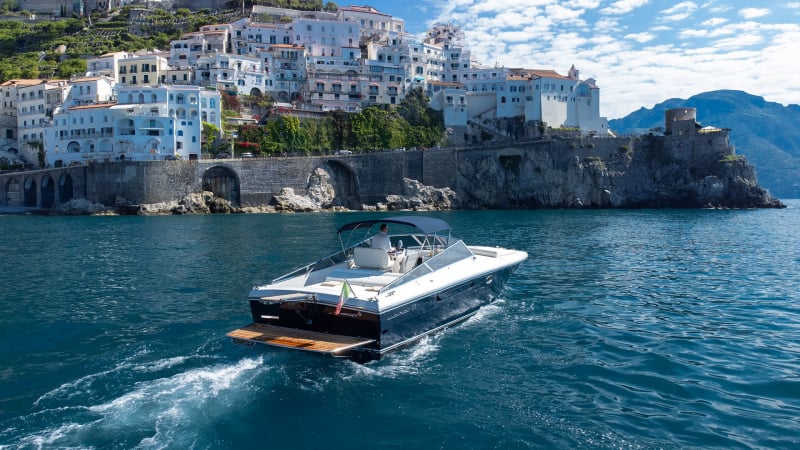 amalfi coast mini cruises - itama 38